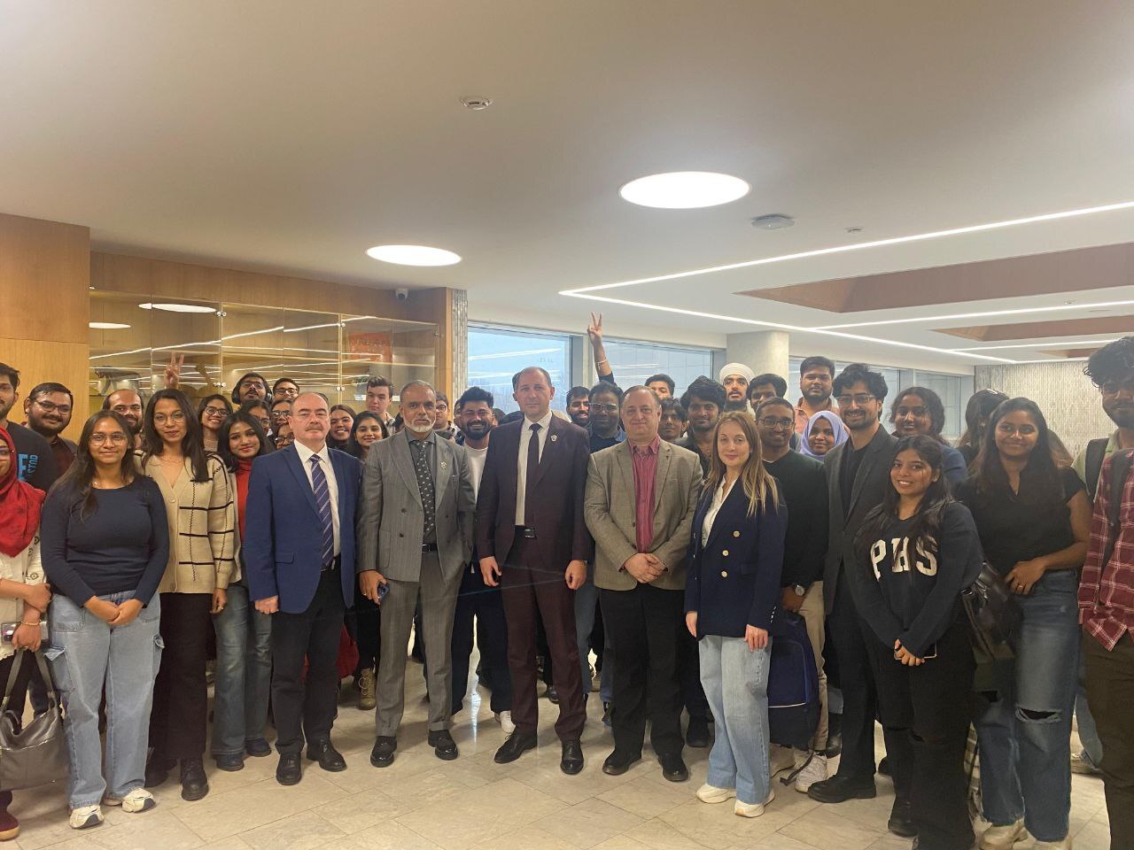 Meeting of Raimed Group General Director Rajeev Kumar with RUDN University students